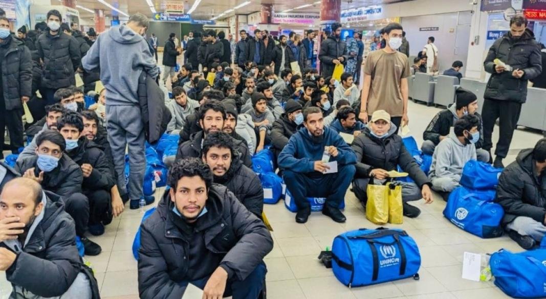 লিবিয়া থেকে দেশে ফিরলেন ১৭৩ বাংলাদেশি