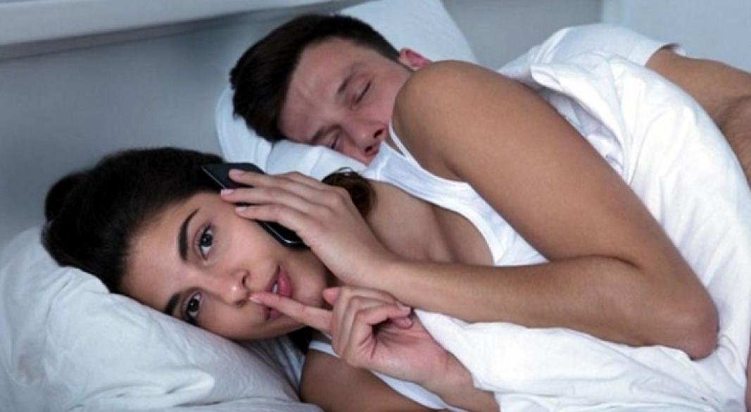 যেসব কারণে পরকীয়ায় লিপ্ত হয় নারীরা