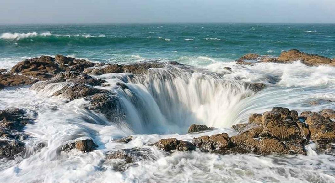 প্রশান্ত মহাসাগরের রহস্যময় গর্ত নিয়ে যা জানা গেল