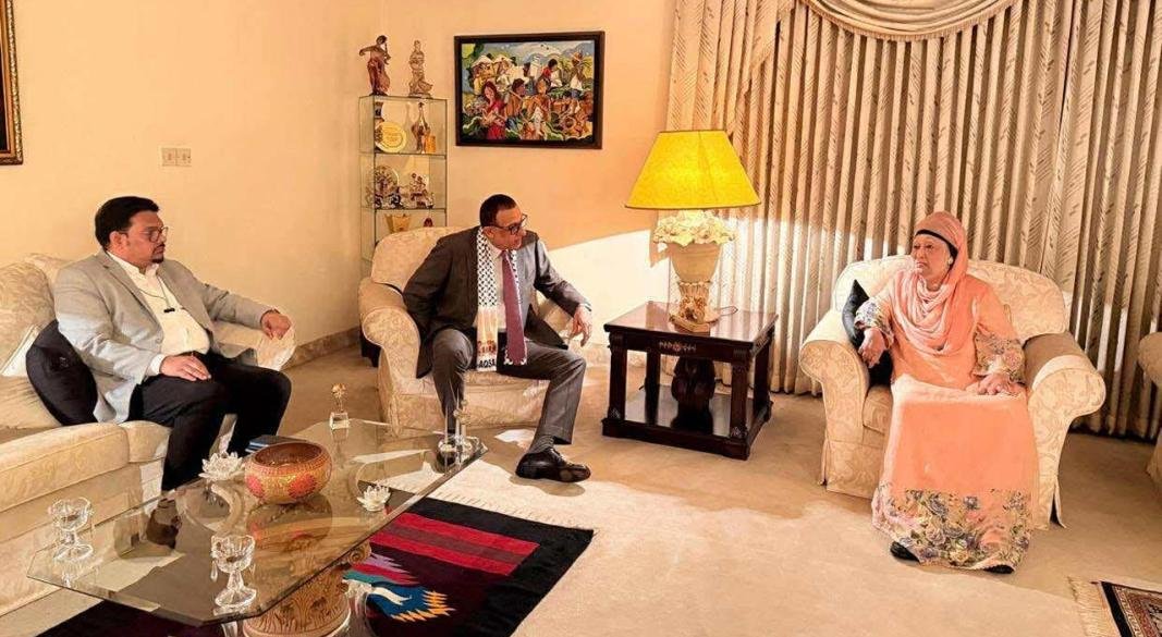 খালেদা জিয়ার সঙ্গে ফিলিস্তিনি রাষ্ট্রদূতের সৌজন্য সাক্ষাৎ অনুষ্ঠিত হয়েছে। ছবি: সংগৃহীত