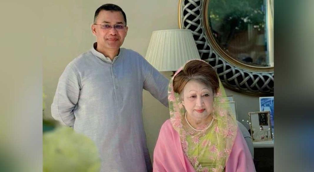 একসঙ্গে বিএনপির চেয়ারপারসন বেগম খালেদা জিয়া ও ভারপ্রাপ্ত চেয়ারম্যান তারেক রহমান। ফাইল ছবি