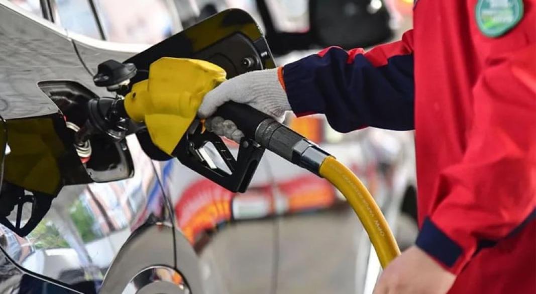 হরমুজ খোলার ঘোষণায় তেলের দামে ধস